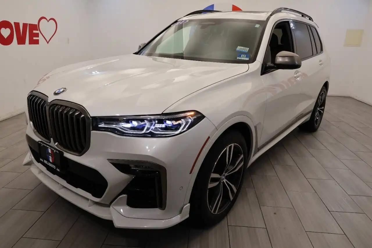 2021 BMW X7 M50i's photo