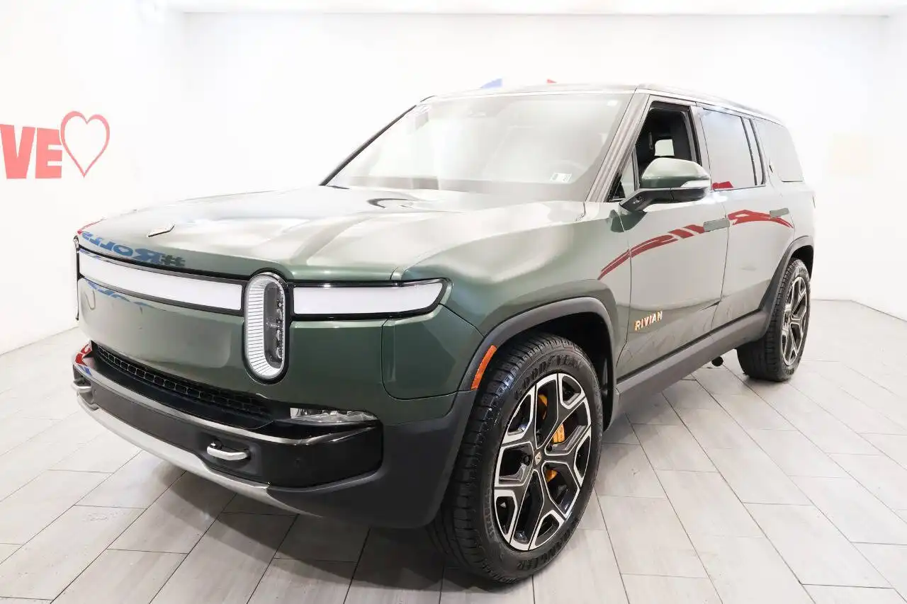 2023 Rivian R1S Adventure Quad-Motor Large Pack's photo