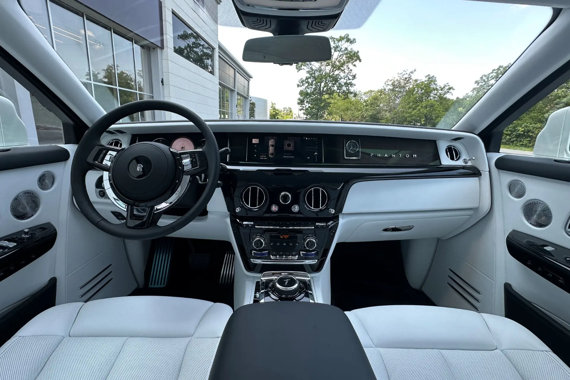 2027 Rolls-Royce Phantom Base photo 4