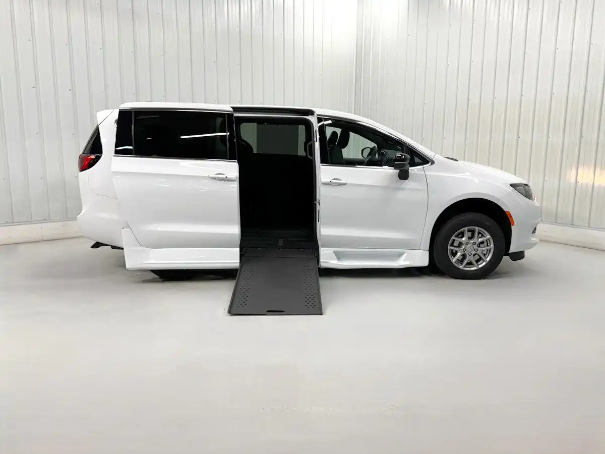 2026 Chrysler Voyager LX's photo