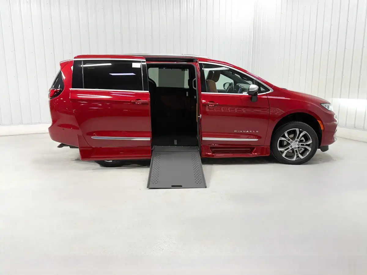 2026 Chrysler Pacifica Pinnacle's photo