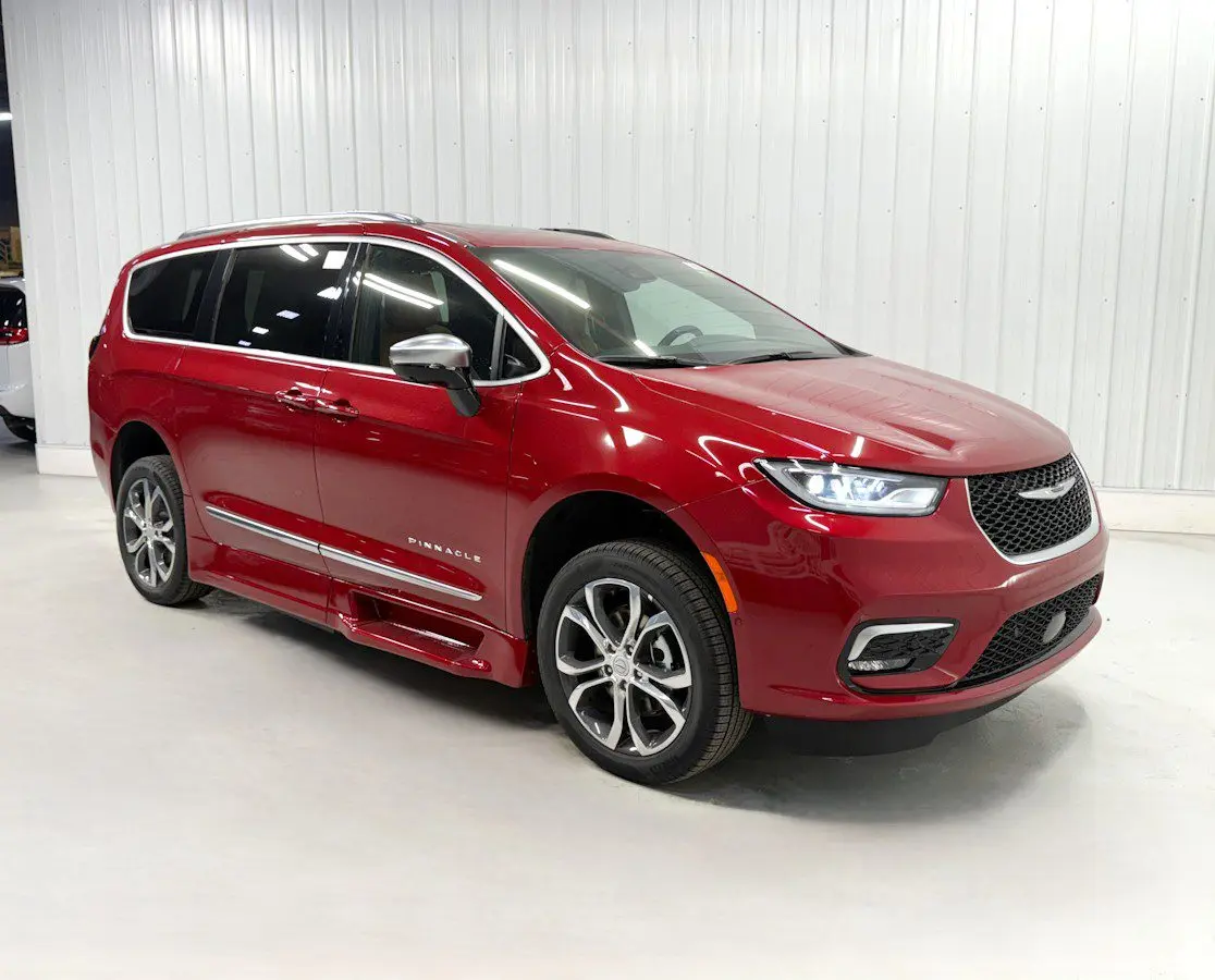2026 Chrysler Pacifica Pinnacle photo 3