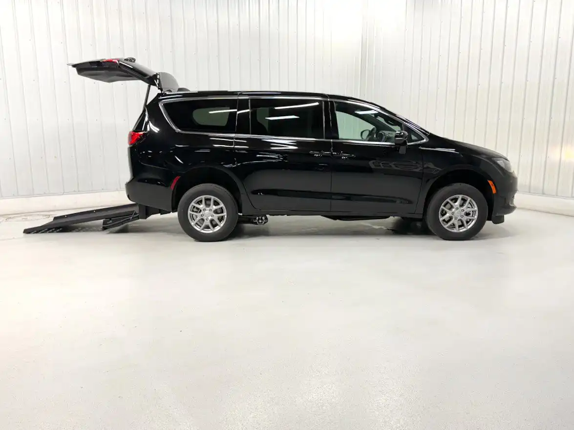 2026 Chrysler Voyager LX's photo