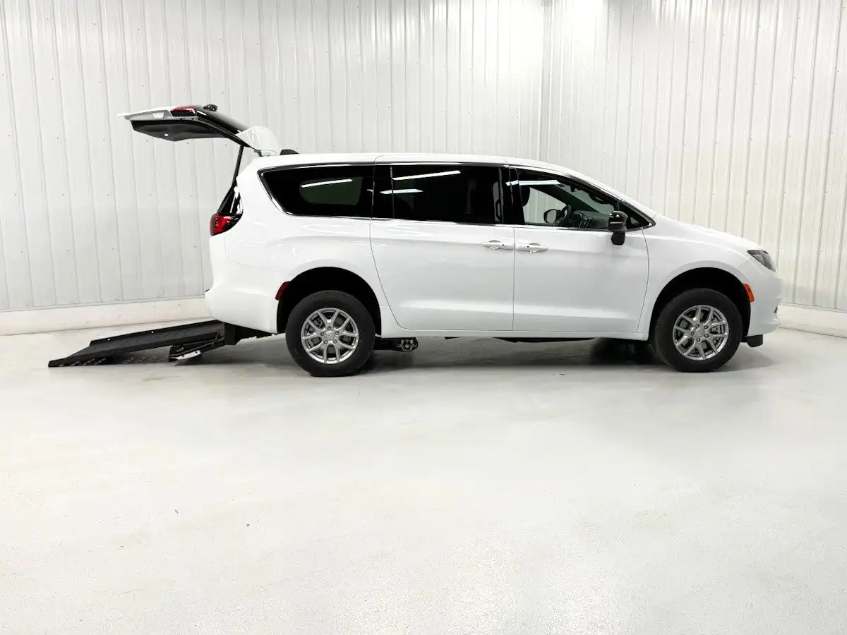 2026 Chrysler Voyager LX's photo