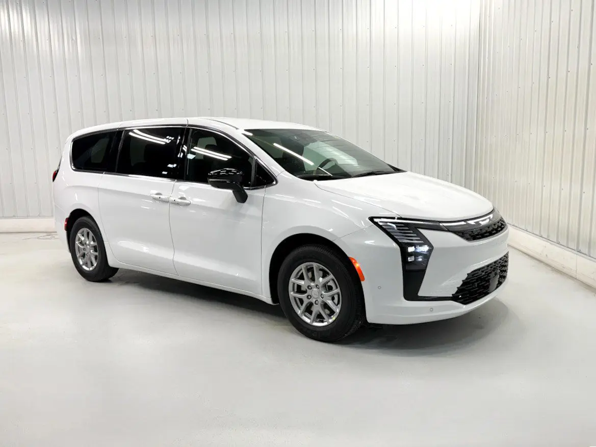 2027 Chrysler Pacifica Select photo 3