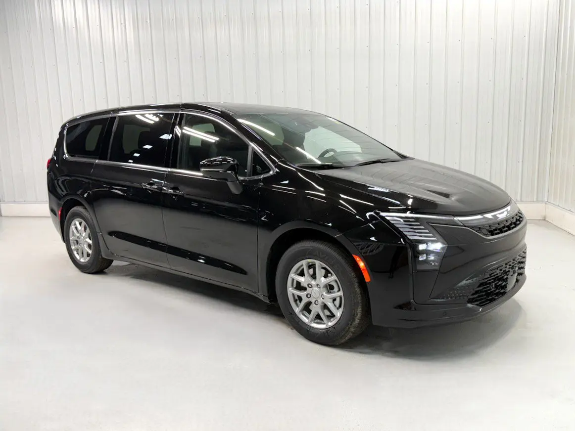 2027 Chrysler Pacifica Select photo 3