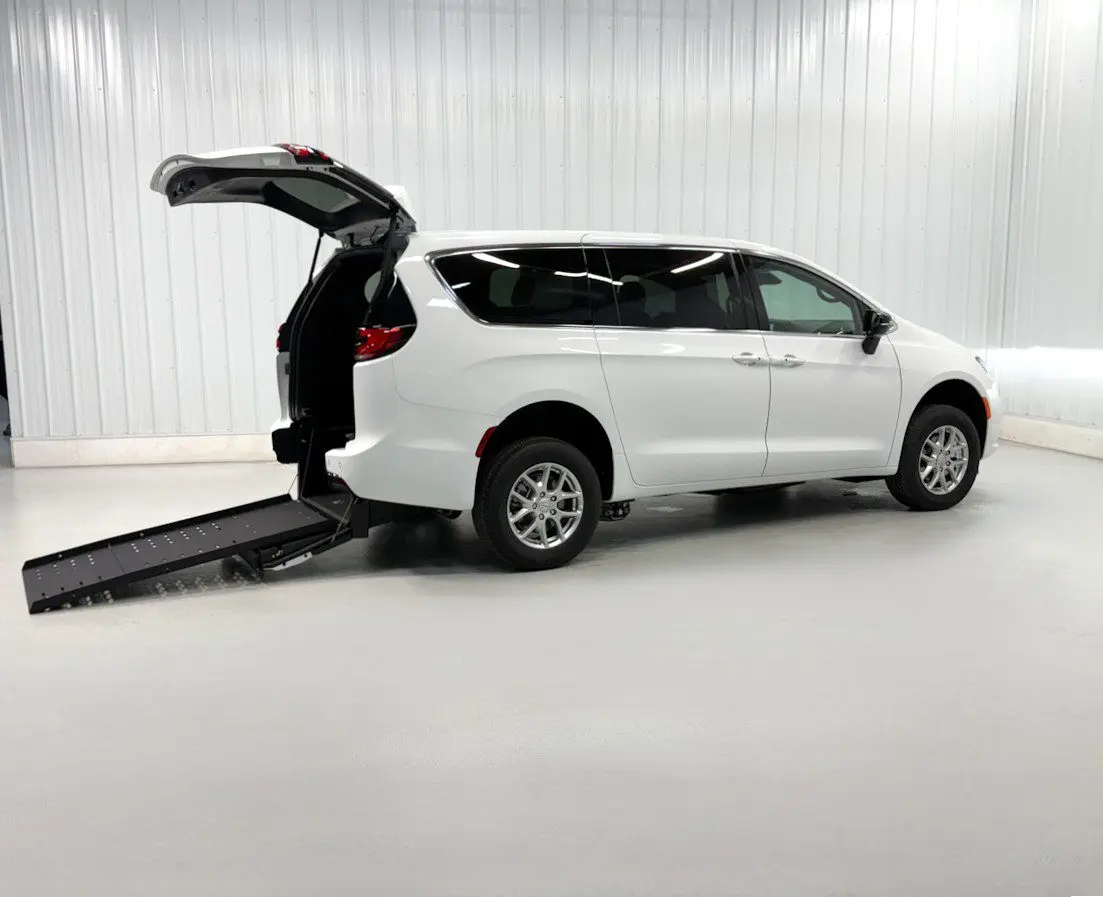 2026 Chrysler Pacifica Select photo 5