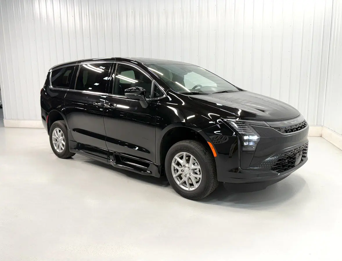 2027 Chrysler Pacifica Select photo 3