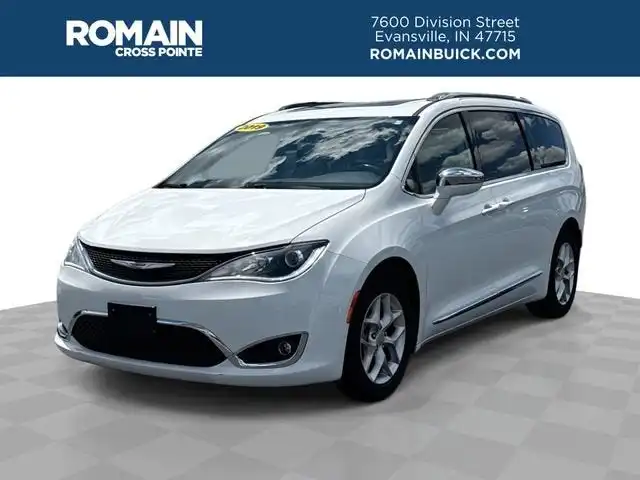 2019 Chrysler Pacifica Limited's photo