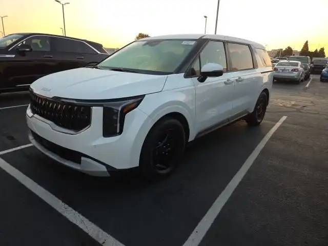 2025 Kia Sedona LXS's photo