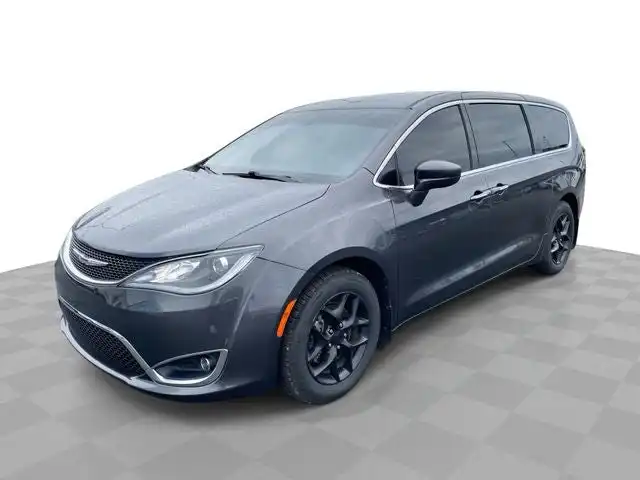 2018 Chrysler Pacifica Touring Plus's photo