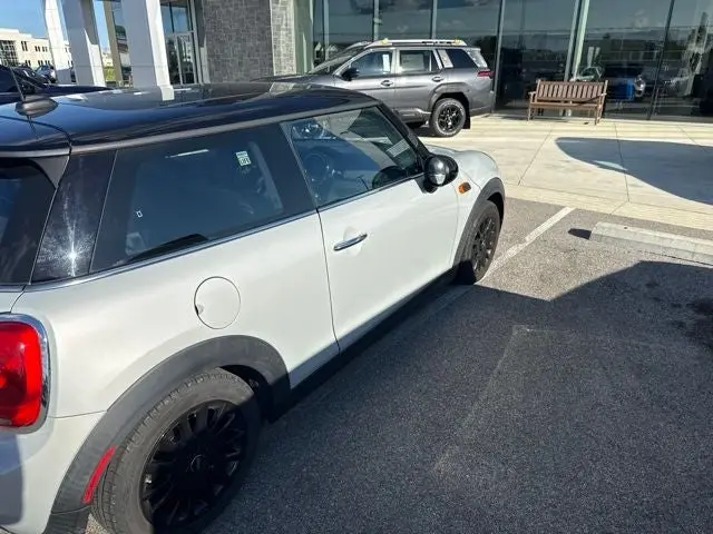 2017 MINI Cooper Base photo 3