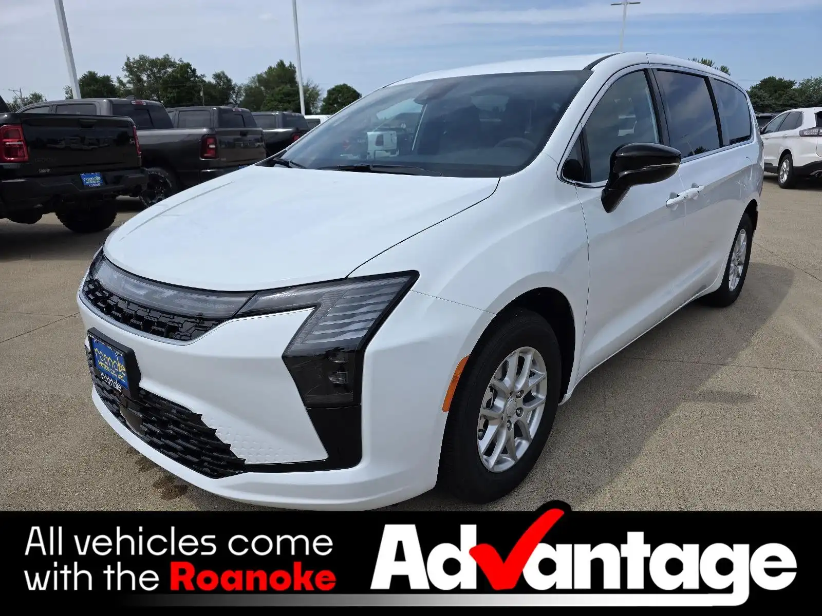 2027 Chrysler Pacifica Select's photo