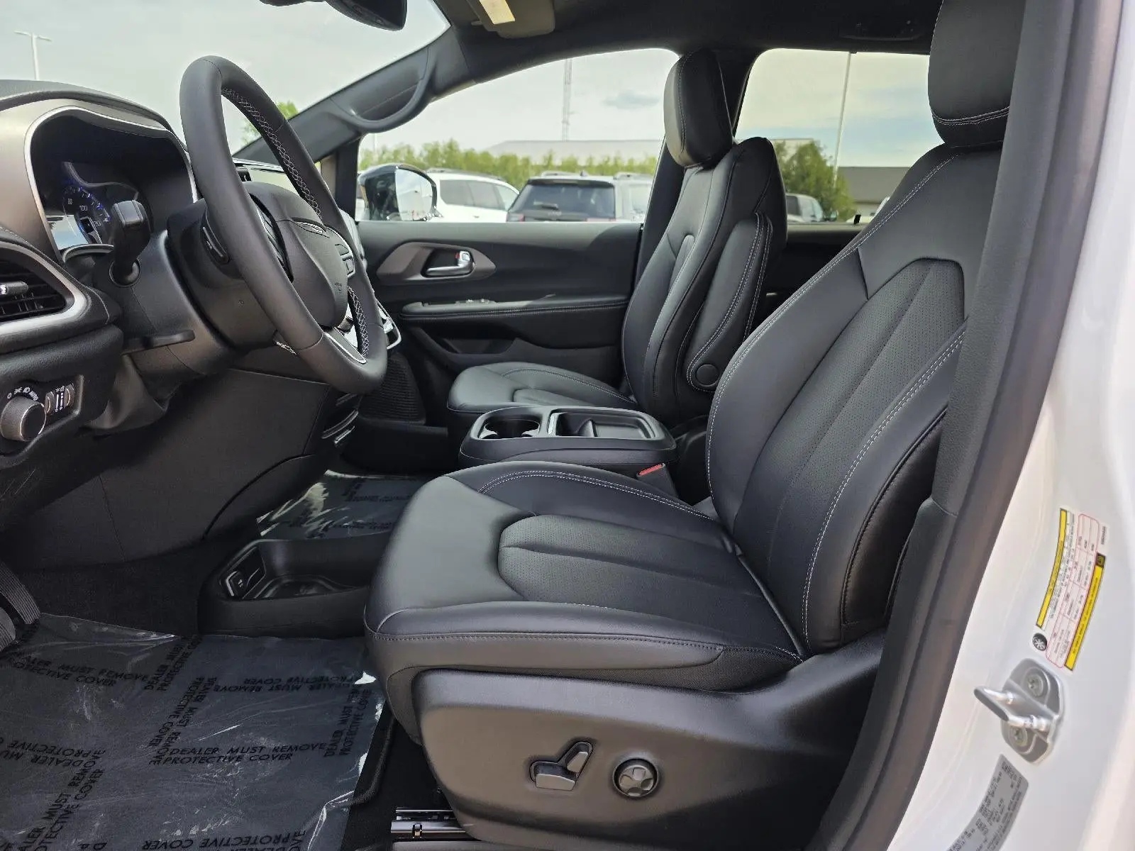 2027 Chrysler Pacifica Select photo 3