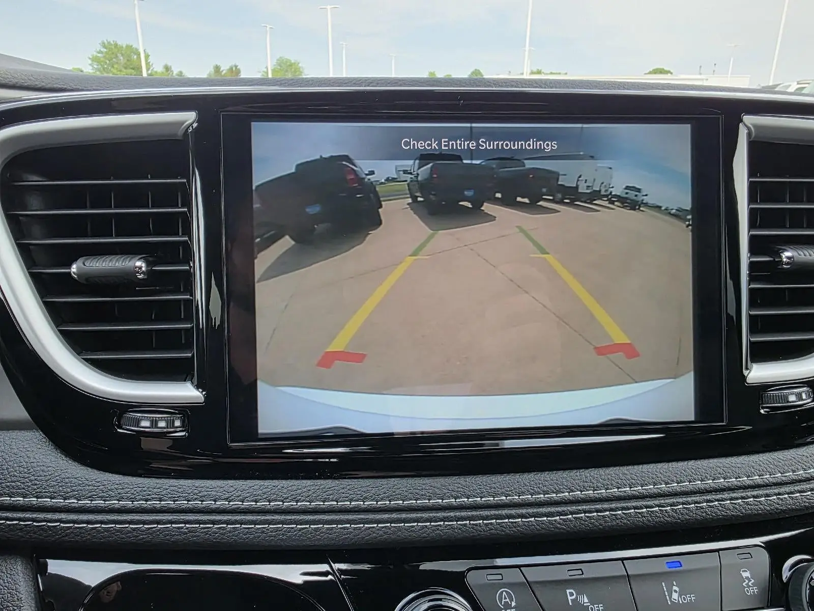 2027 Chrysler Pacifica Select photo 4