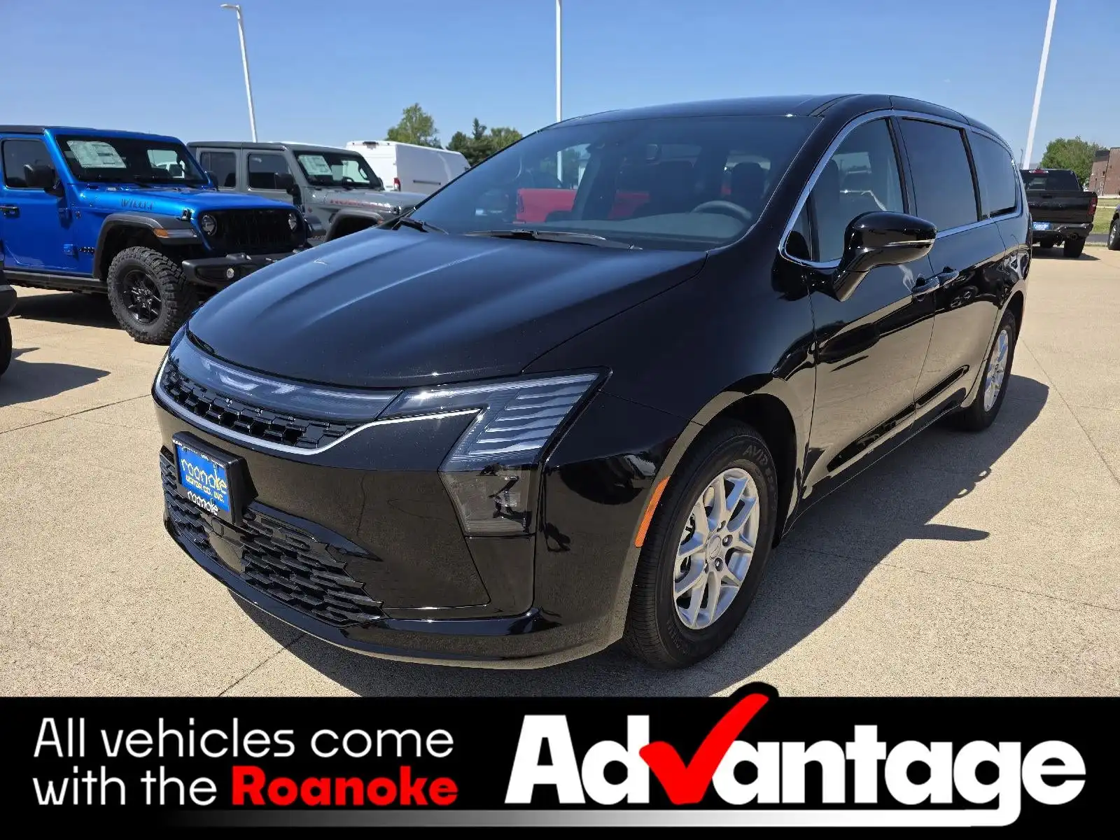 2027 Chrysler Pacifica Select's photo