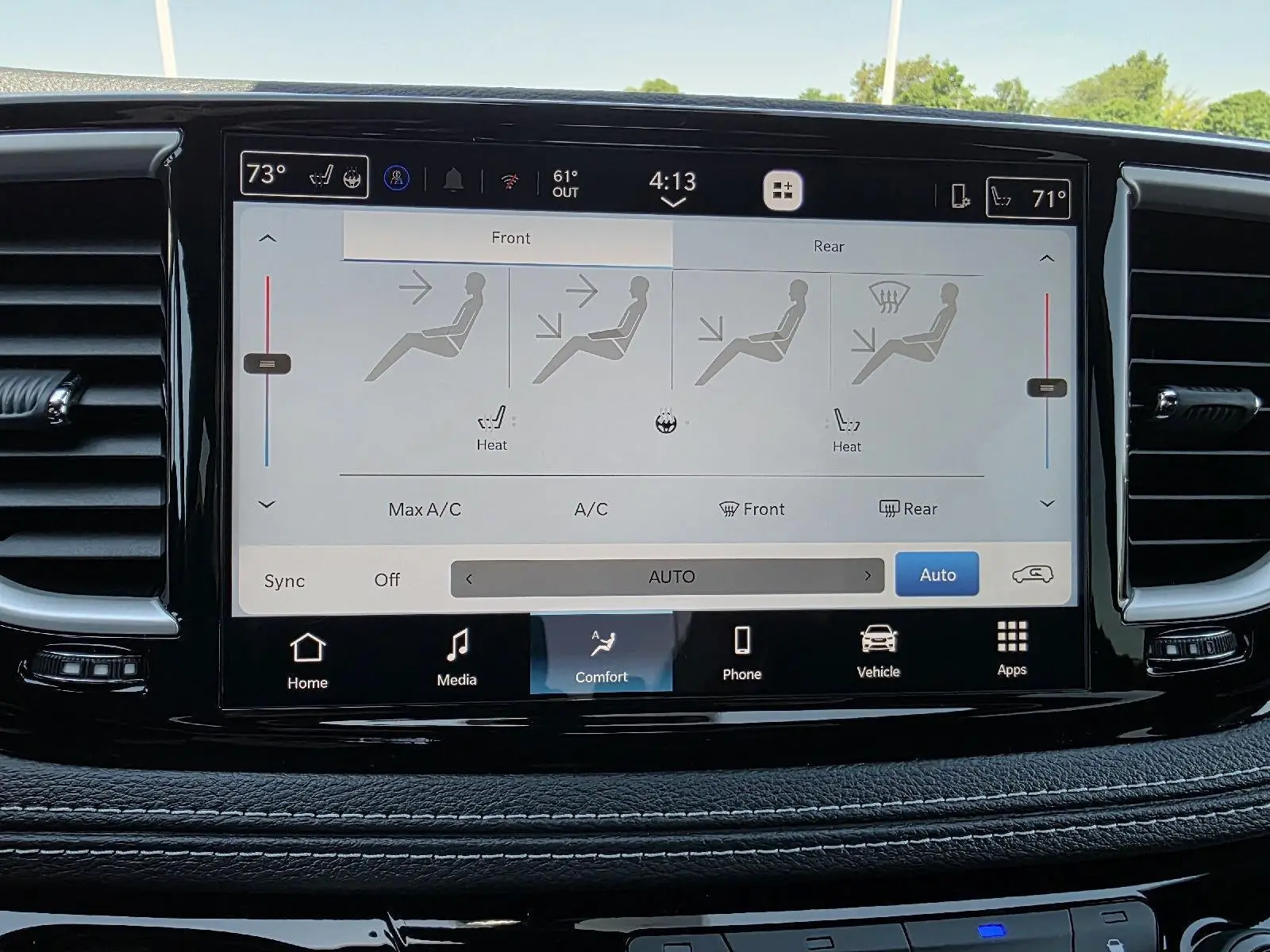 2027 Chrysler Pacifica Select photo 4