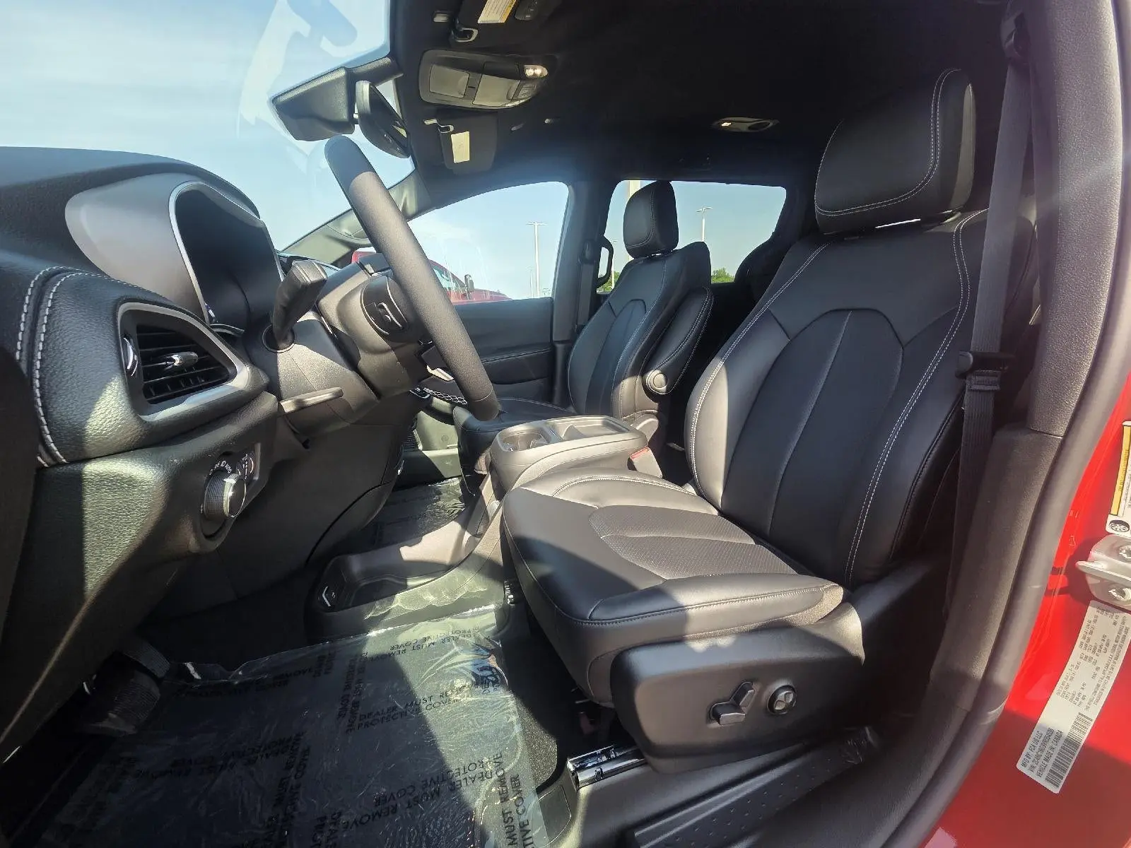 2027 Chrysler Pacifica Select photo 3