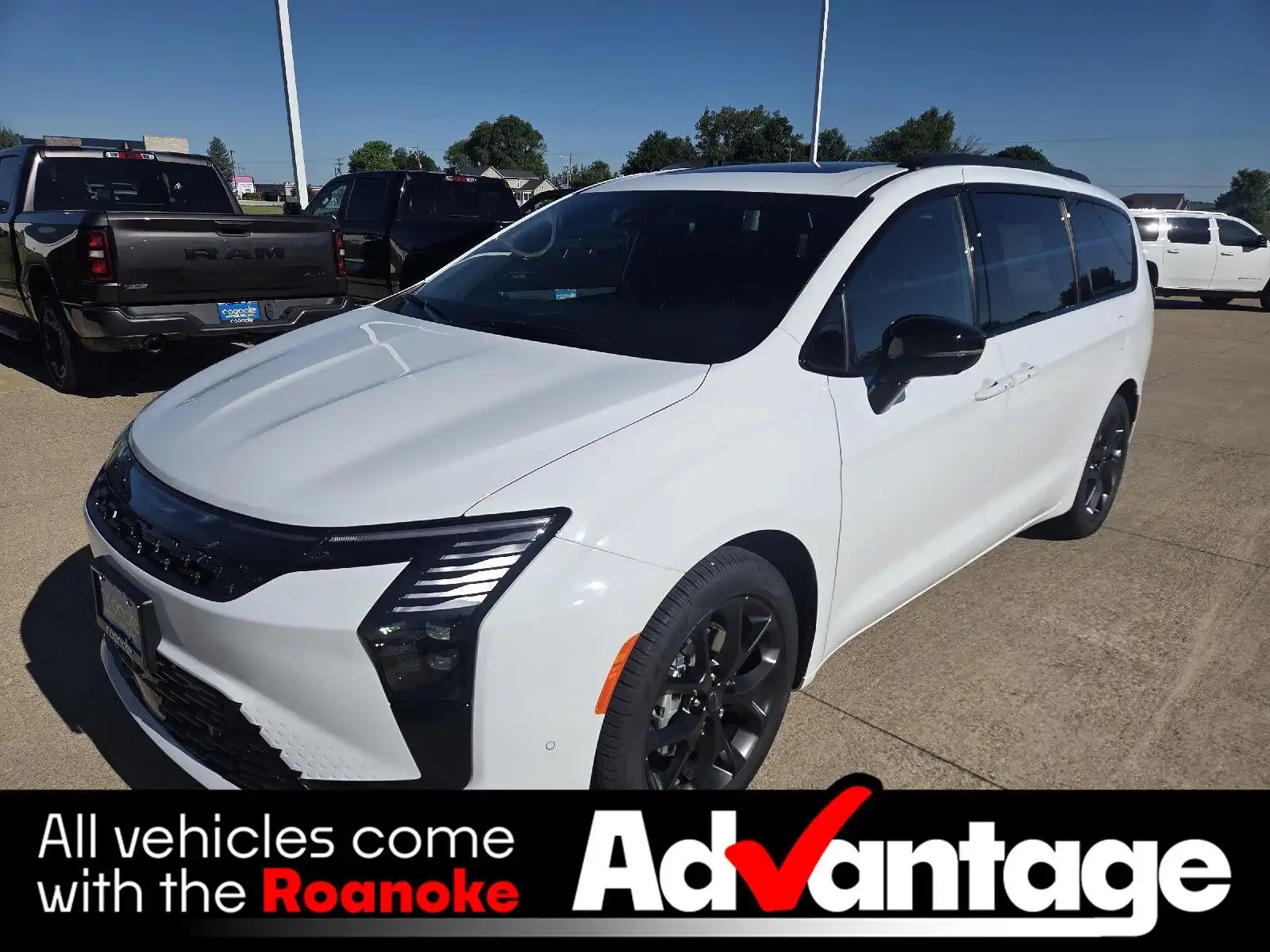 2027 Chrysler Pacifica Limited's photo
