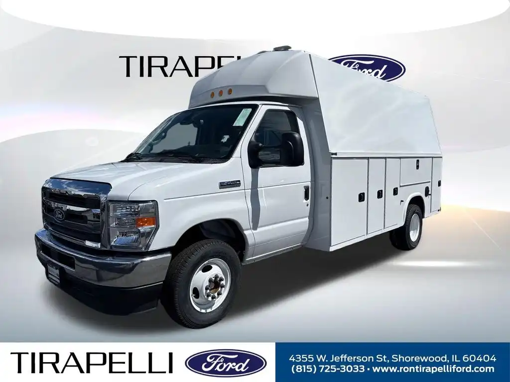 2026 Ford E-Series DRW E-450 Super Duty 158 in WB's photo