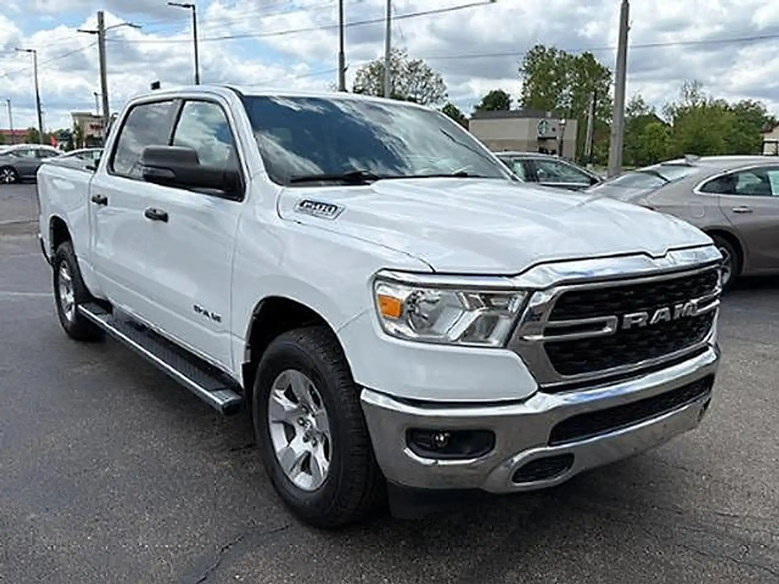 2023 RAM 1500 Big Horn/Lone Star 4x4 Crew Cab 5'7's photo