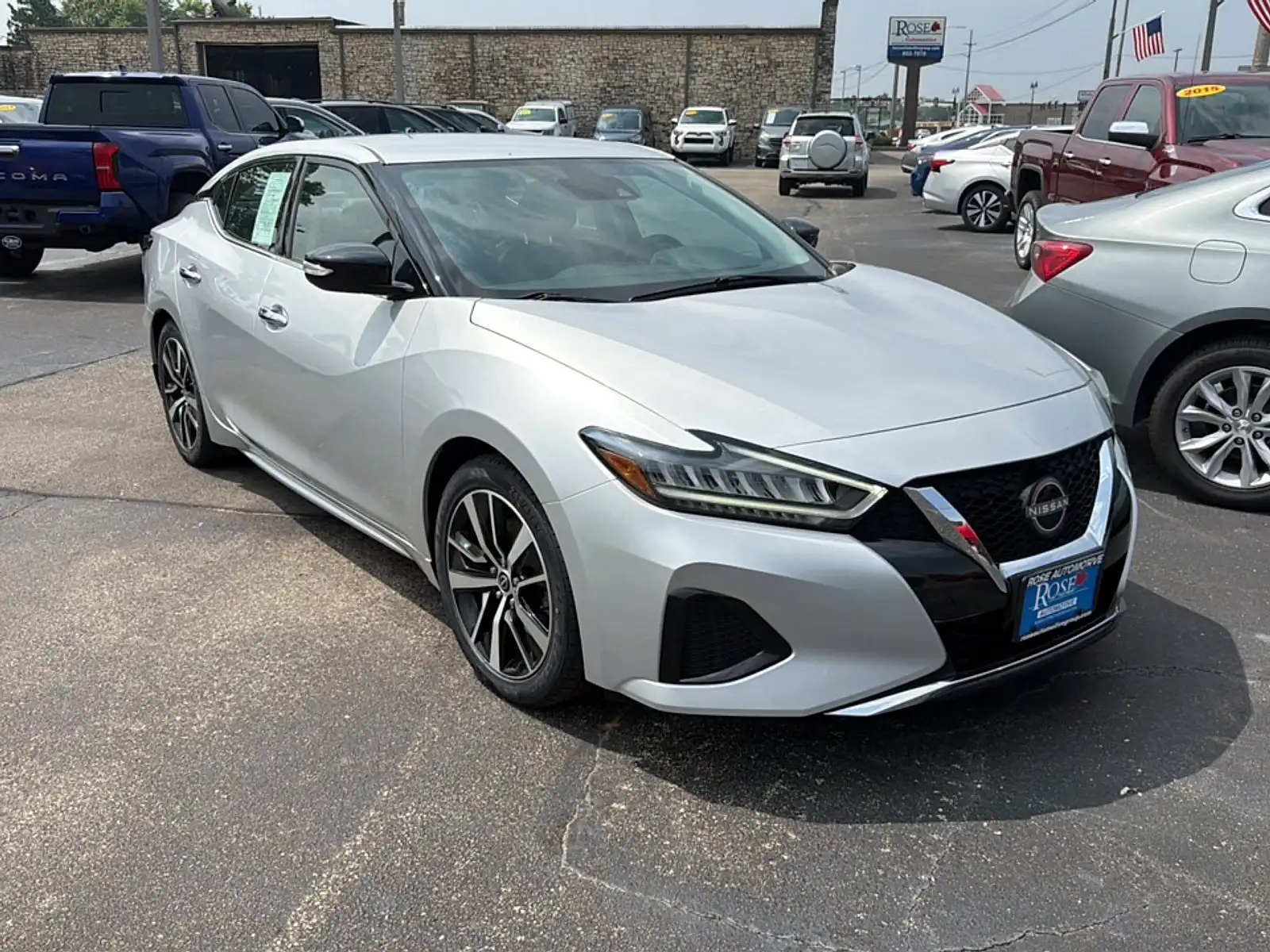 2023 Nissan Maxima SV's photo