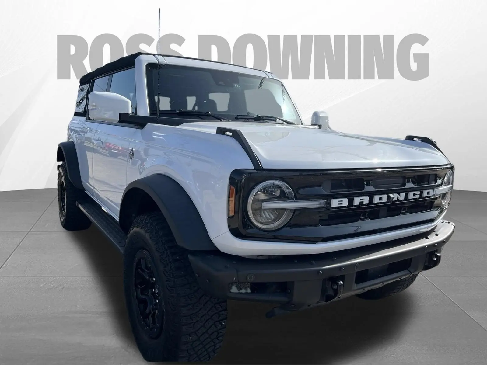 2023 Ford Bronco Outer Banks 4x4 photo 3