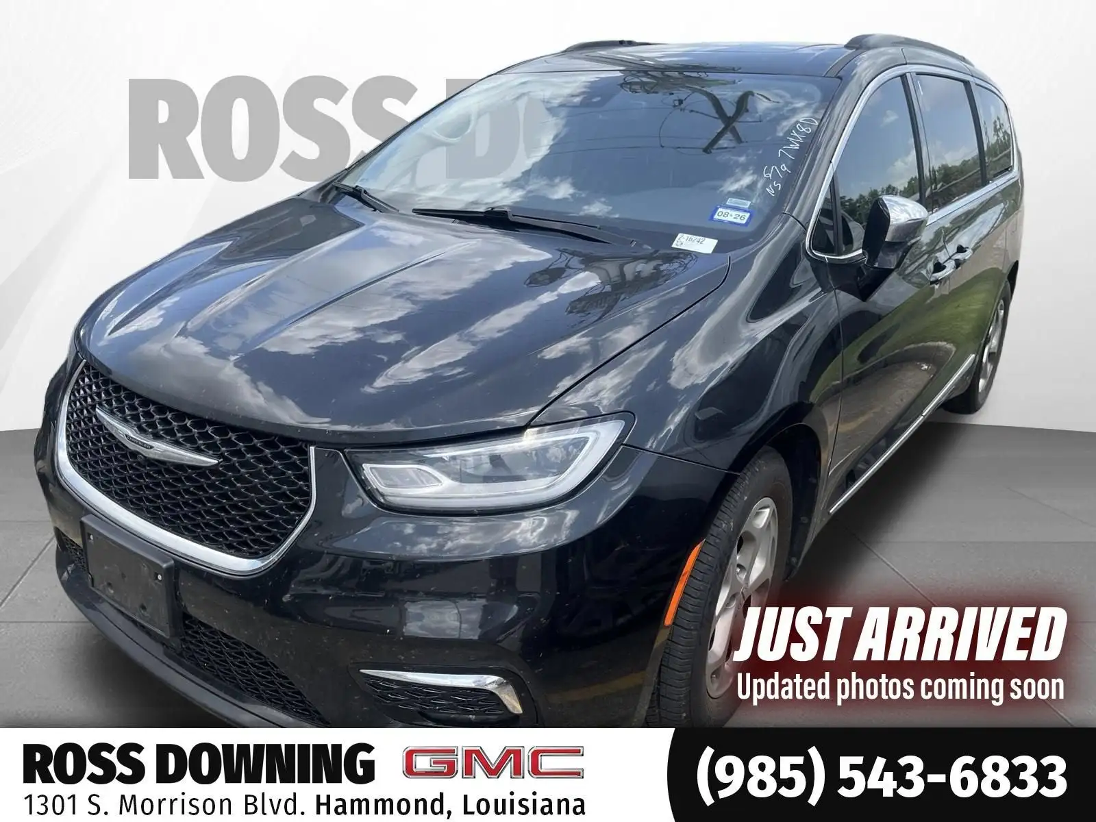 2023 Chrysler Pacifica Limited's photo