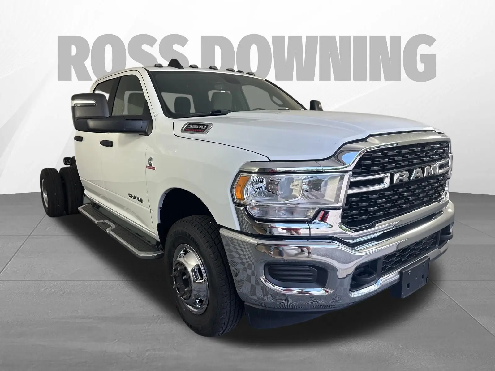 2024 RAM 3500 SLT 4X4 Crew Cab photo 3