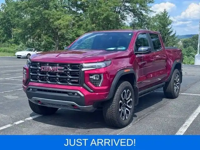 2025 GMC Canyon 4WD AT4 Crew Cab Short Box's photo