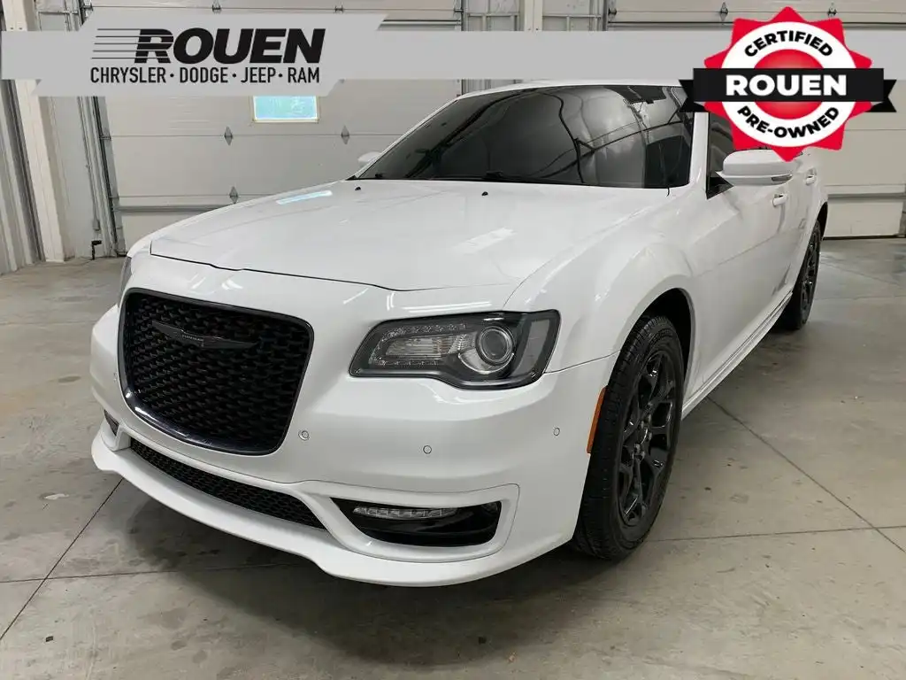 2023 Chrysler 300 Touring L AWD's photo