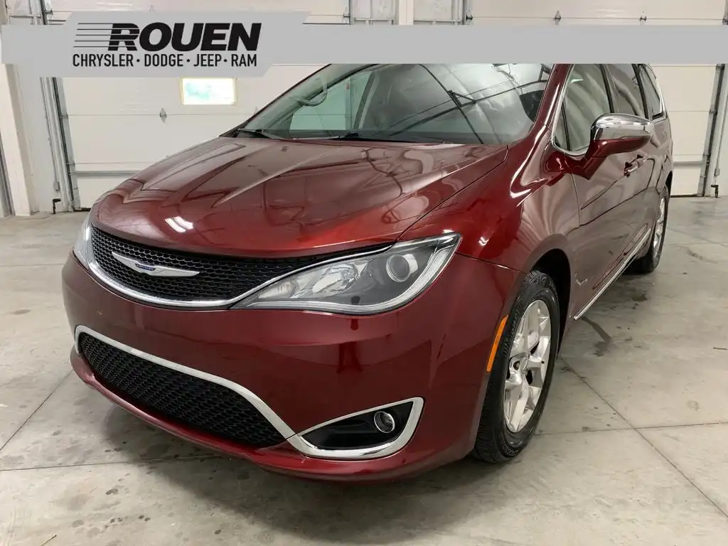 2019 Chrysler Pacifica Limited's photo