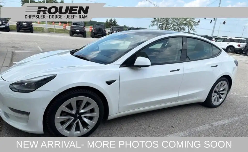 2022 Tesla Model 3 Long Range Dual Motor All-Wheel Drive's photo
