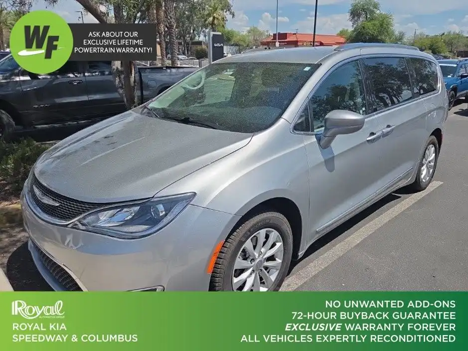 2018 Chrysler Pacifica Touring L's photo