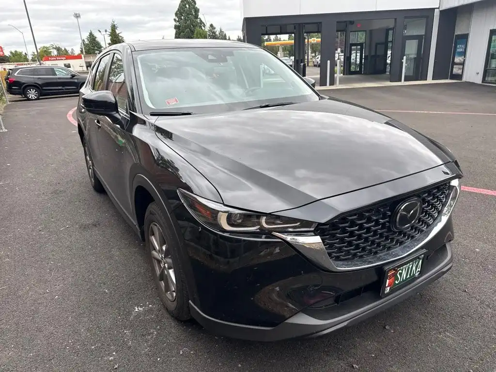 2023 Mazda CX-5 S Preferred package Auto AWD's photo