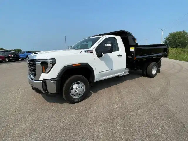 2026 GMC Sierra 4WD Regular Cab Chassis LWB Pro's photo