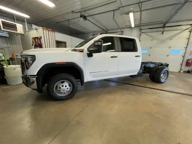 2026 GMC Sierra 4WD Crew Cab Chassis Pro's photo