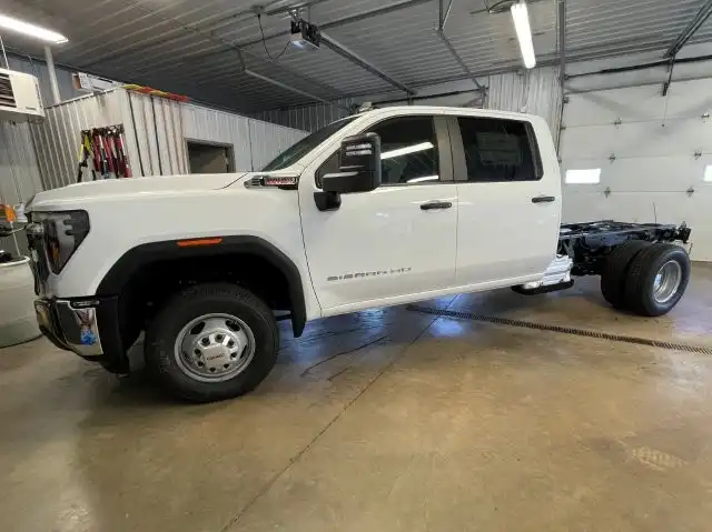 2026 GMC Sierra 4WD Crew Cab Chassis Pro's photo