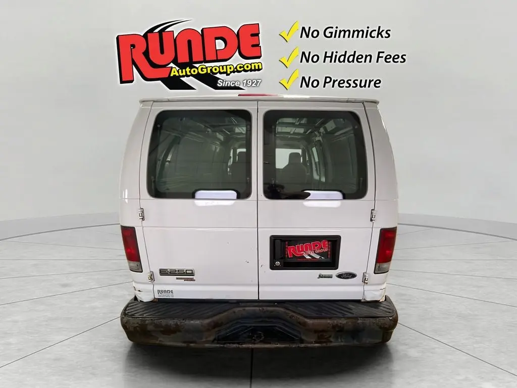 2011 Ford E-Series E-250 Van photo 5