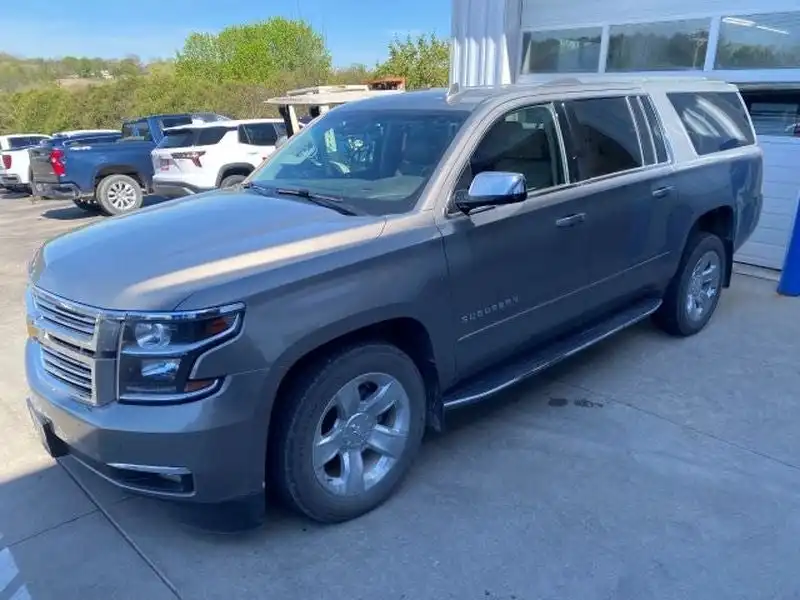 2017 Chevrolet Suburban 4WD 1500 Premier w/8-speed's photo