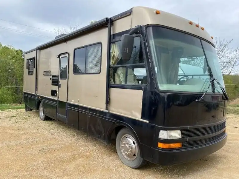 1999 Ford F-550's photo