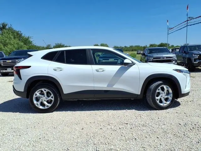 2024 Chevrolet Trax LS photo 5