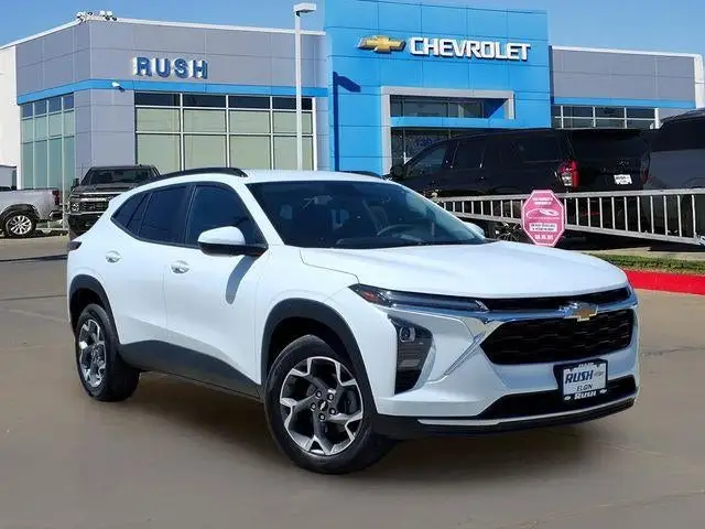 2025 Chevrolet Trax LT photo 1