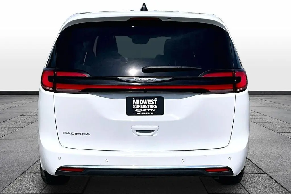 2025 Chrysler Pacifica Select photo 4