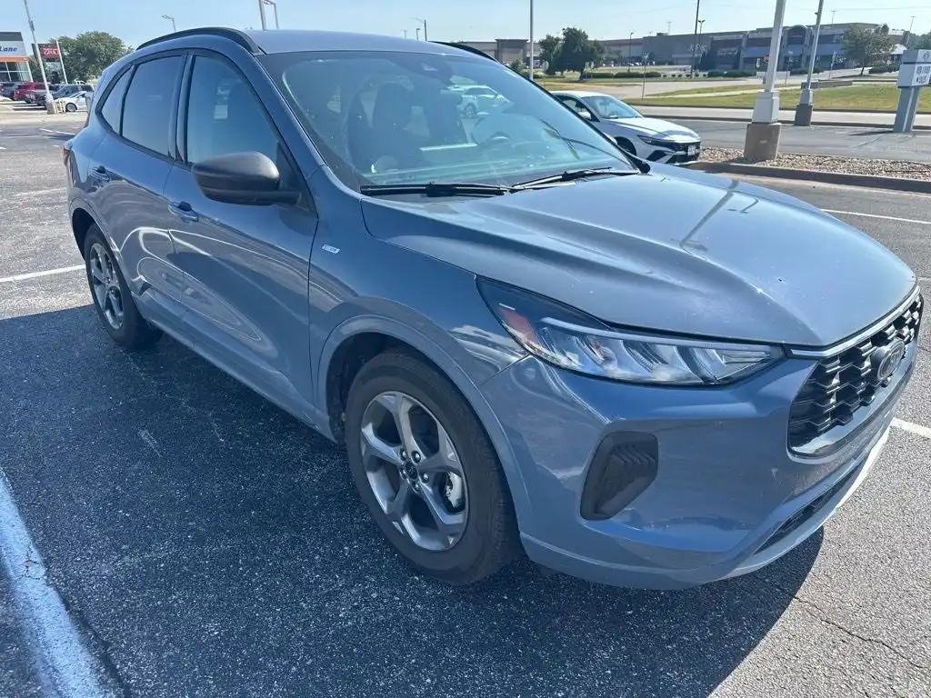 2024 Ford Escape ST-Line FWD's photo