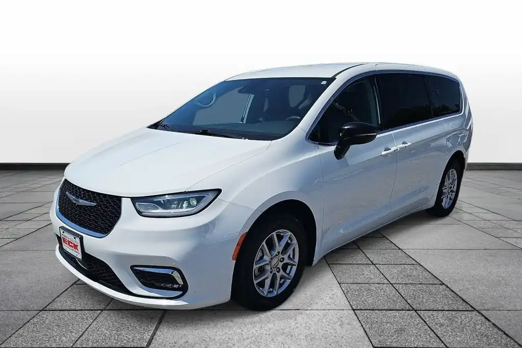 2024 Chrysler Pacifica Touring L's photo