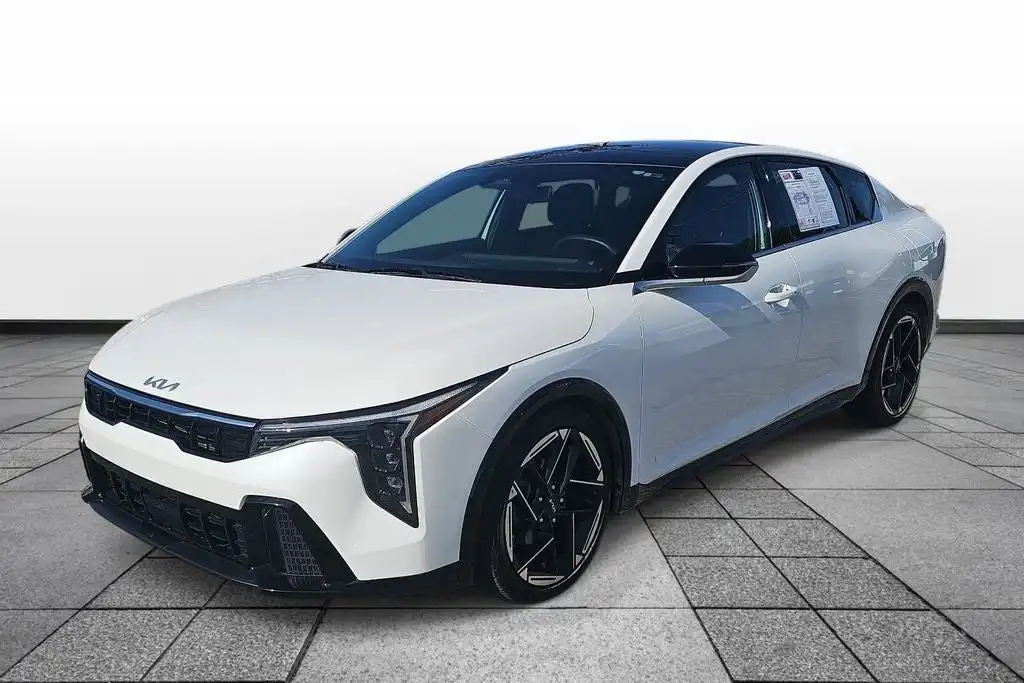 2025 Kia K4 GT-Line AT's photo