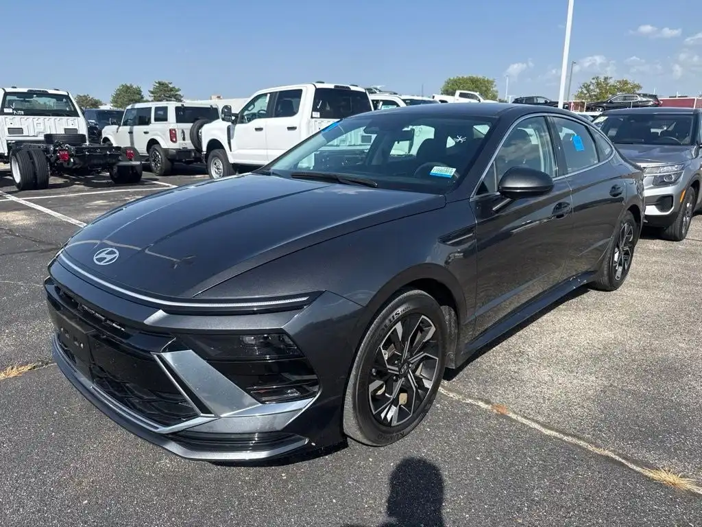 2025 Hyundai Sonata SEL's photo