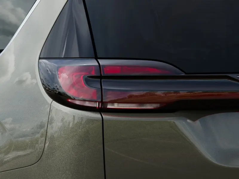 2027 Chrysler Pacifica Select AWD photo 5