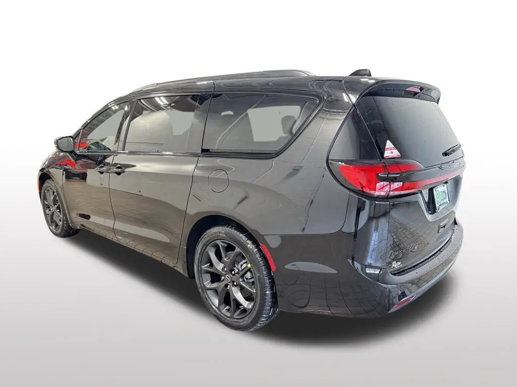2026 Chrysler Pacifica Select photo 3